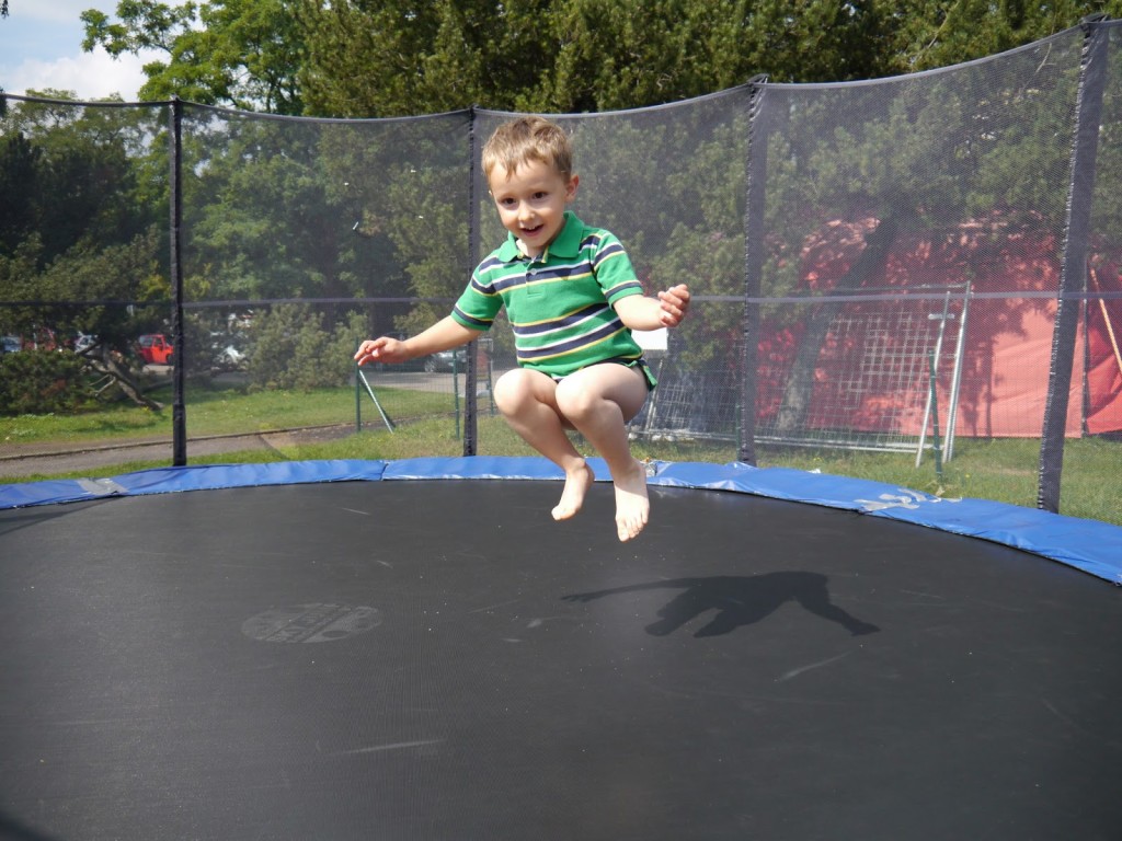 trampolina dla dziecka