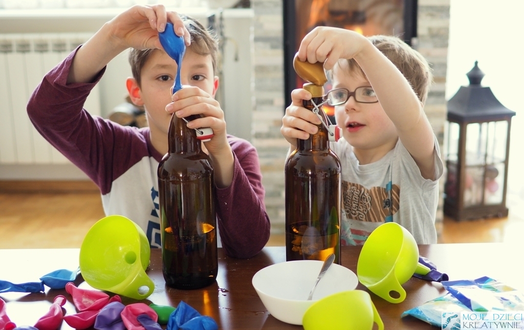 eksperymenty dla dzieci w domu doswiadczenia z woda balonem ocet soda zabawa kreatywnie