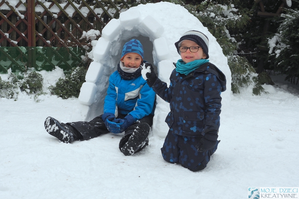 iglo, jak zbudować iglo, budujemy ogloo, zimowe zabawy dla dzieci, zabawy na śniegu, moje dzieci kreatywnie
