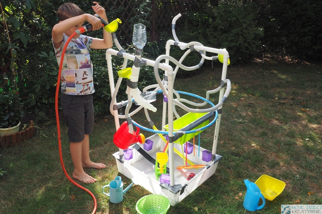 kreatywne zabawy dla dzieci latem stolik wodny ekperymenty ewa wojtan