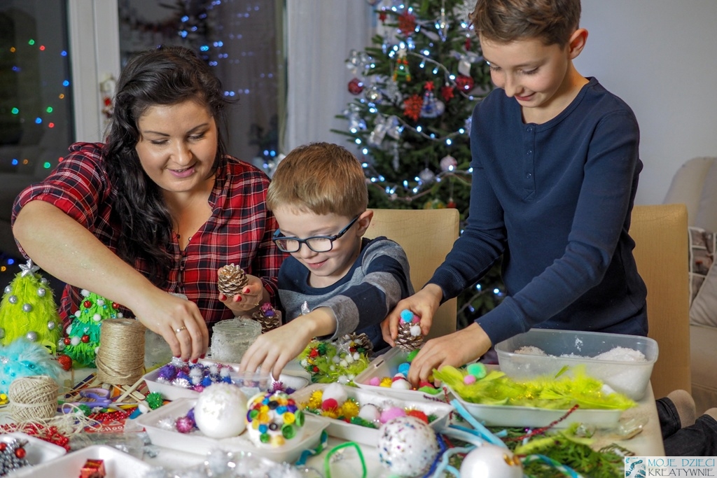 moje dzieci kreatywnie, świateczne ozdoby, dekoracje bożonarodzeniowe, ozdabianie bombek z dziećmi, dekorowanie styropianowych bombek