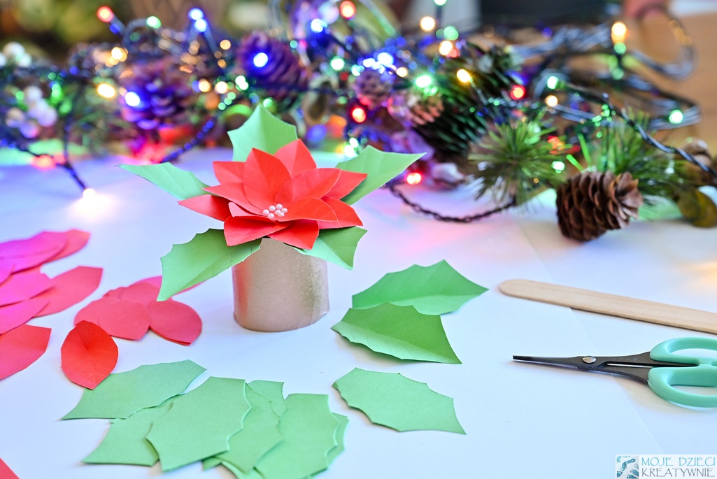 Gwiazda Betlejemska z papieru, Poinsecja z papieru, dekoracje bożonarodzeniowe, moje dzieci kreatywnie pomysły na święta