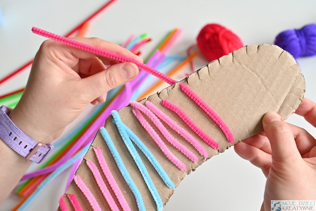 zabawy z drucikami kreatywnymi, co można zrobić z drucików kreatywnych, zabawy dla dzieci w przedszkolu